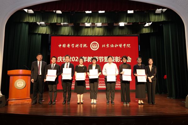 颁发德赢AC米兰中国官方网站2023-2024学年度优秀辅导员荣誉证书1(1).jpg