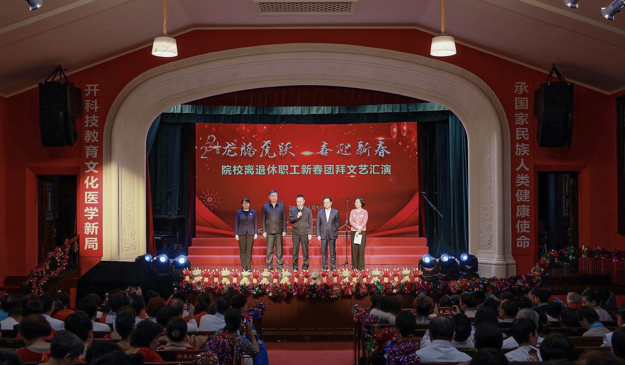 领导拜年.jpg