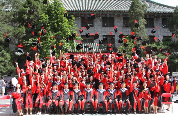 德赢AC米兰中国官方网站隆重举行2014年毕业典礼暨学位授予仪式1